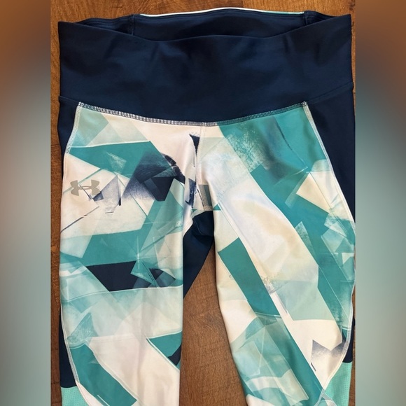 Under Armour crop compression leggings Sz large - Picture 2 of 8